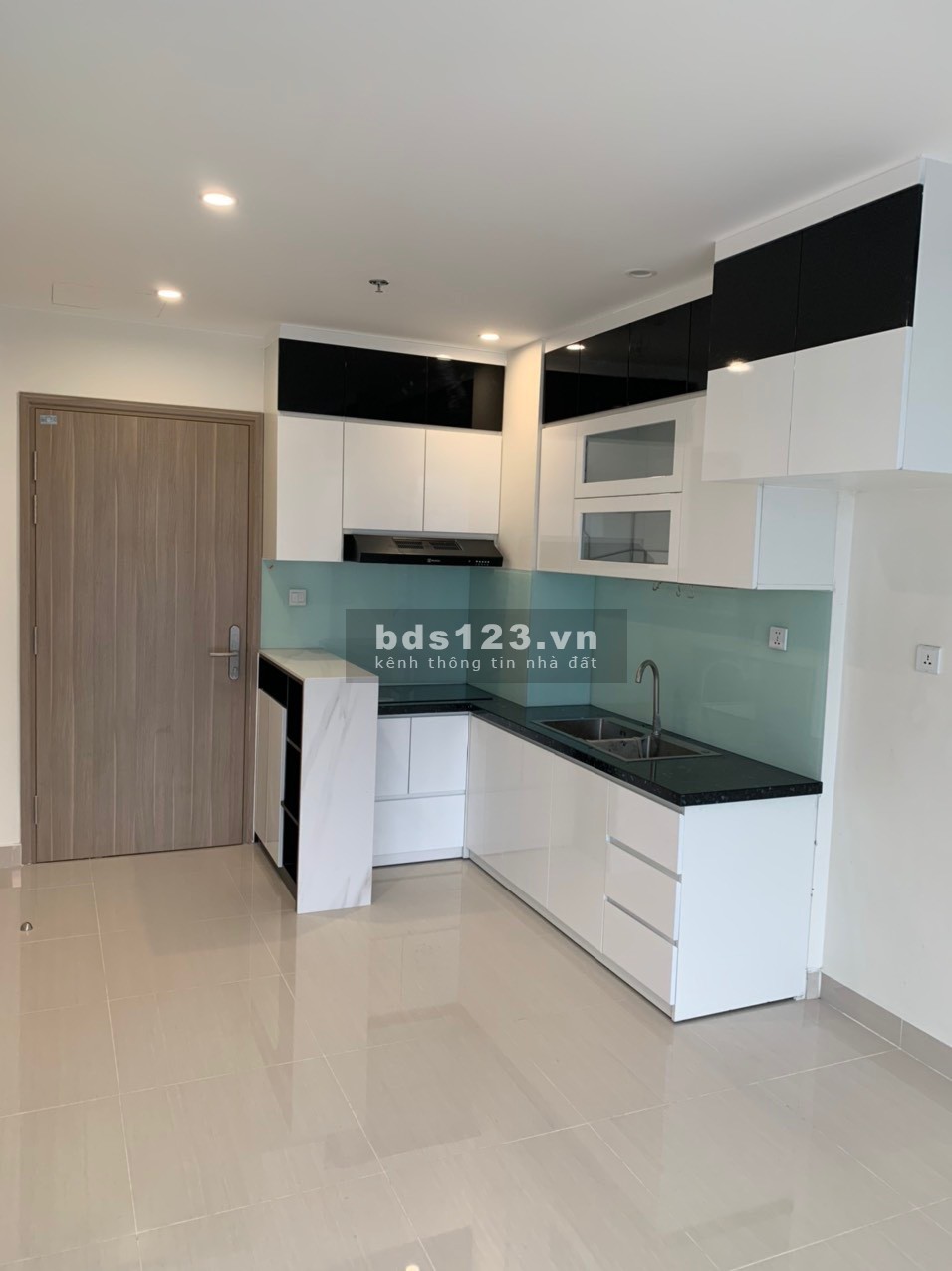 Căn Hộ 2PN + 69m2 đã có sổ, view hồ bơi đẹp 2.650 tỷ Vinhomes quận 9
