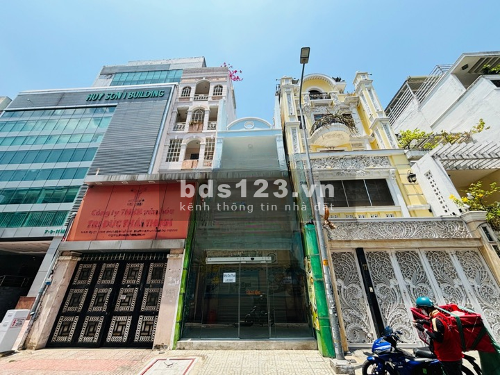 Cho thuê nhà mặt tiền đường Mai Thị Lựu, Phường Đakao, Quận 1.