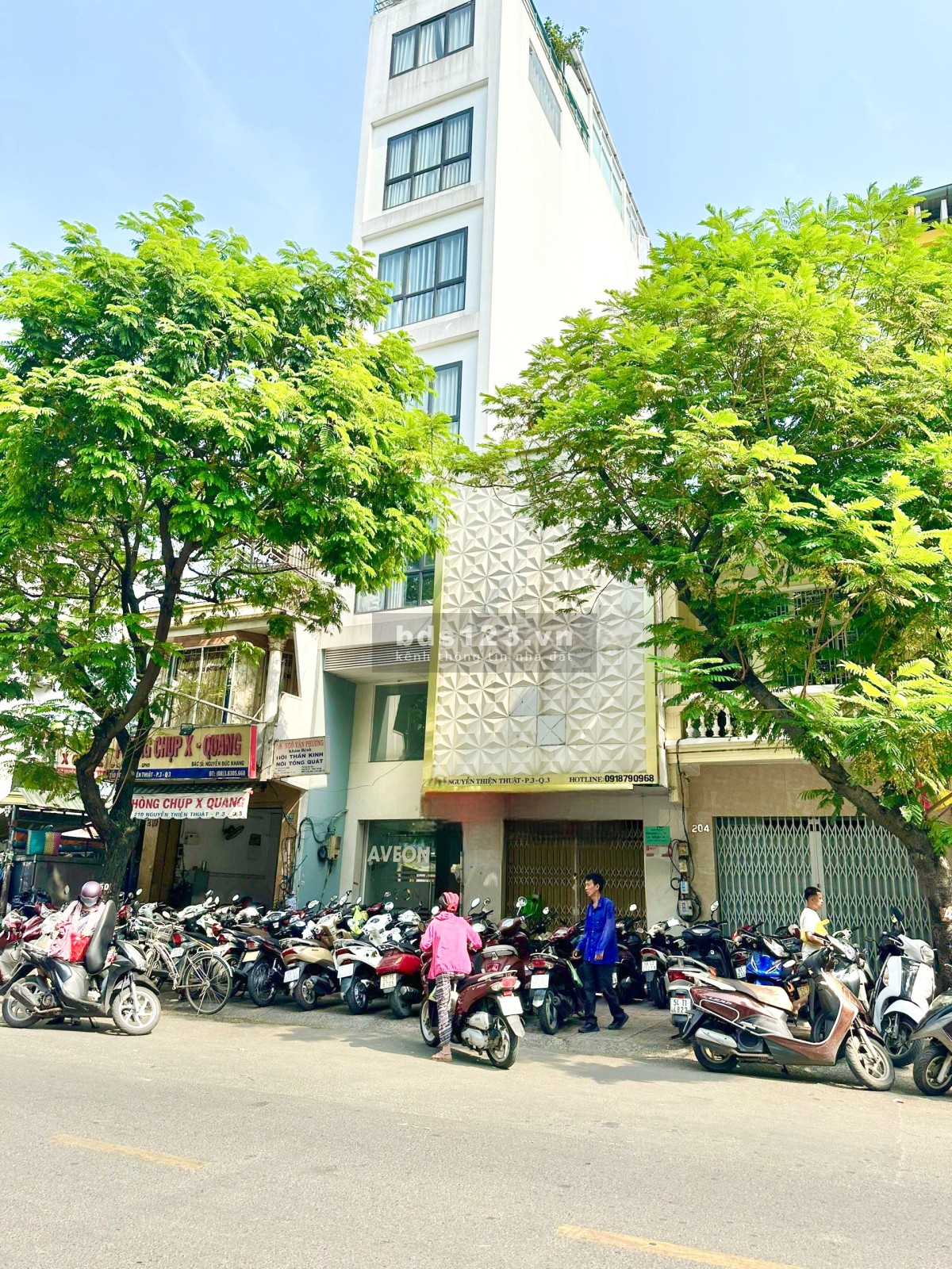 Cho thuê nhà mặt tiền vỉa hè rộng đường Nguyễn Thiện Thuật, phường 3, Quận 3. (4m x 18m)