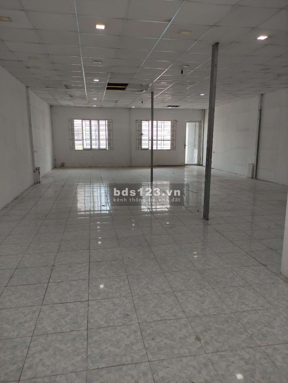 Cho thuê nhà mặt tiền 70 - 70A Bà Hom, diện tích 8x43m