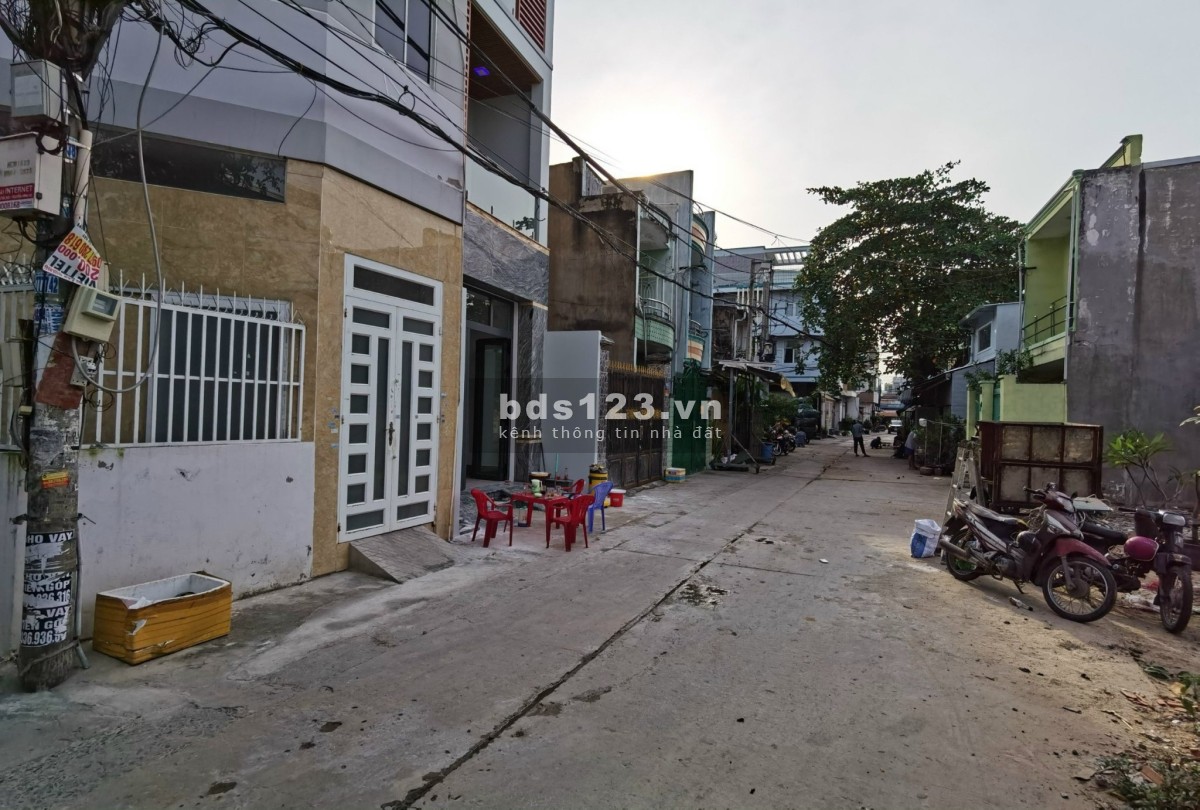Bán gấp căn nhà cấp 4 80M2 hẻm xe hơi gần Aeon Mall Tên Lửa, quận Bình Tân