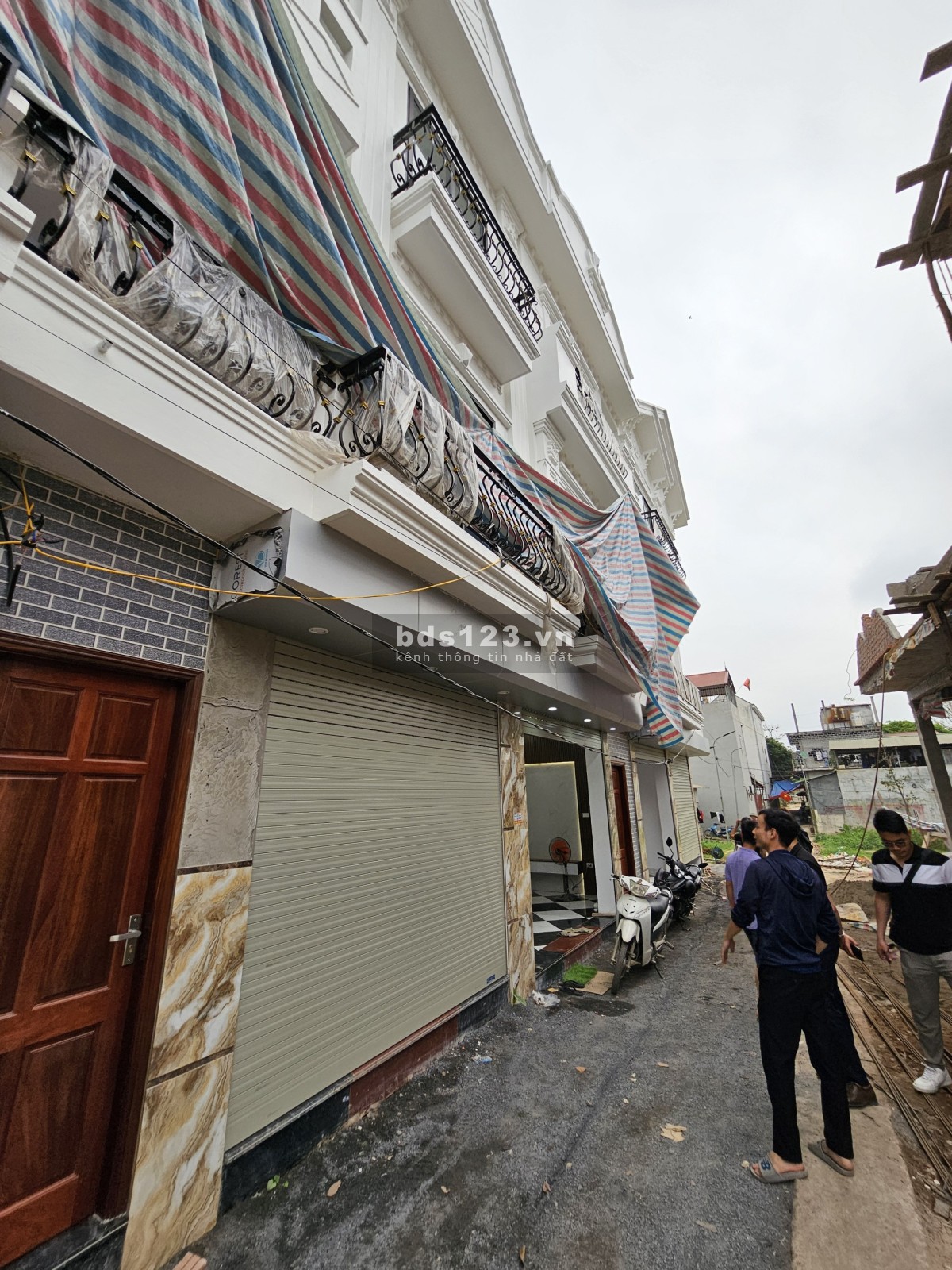 Nhà 3 tầng (53m2 4PN) 2,4 tỷ. Ngay cầu Đại Thành - Đông La, cách KDT Đô Nghĩa 15p