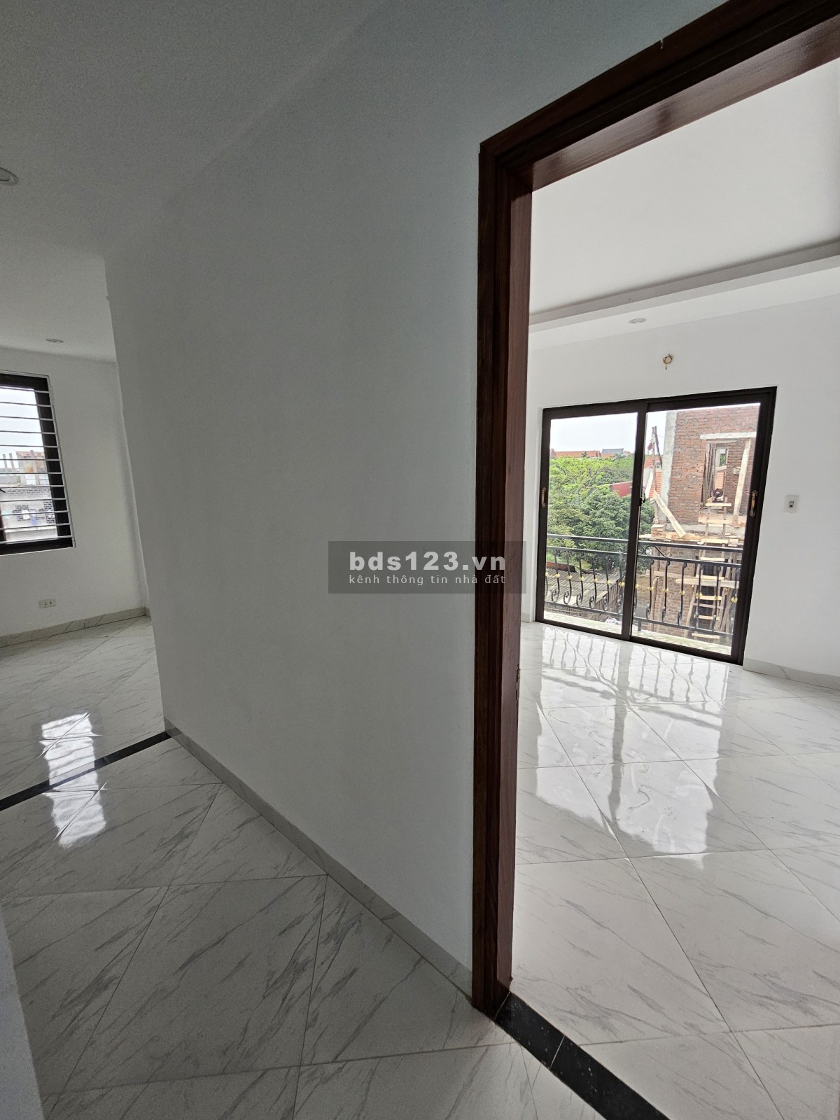 Nhà 3 tầng (53m2 4PN) 2,4 tỷ. Ngay cầu Đại Thành - Đông La, cách KDT Đô Nghĩa 15p