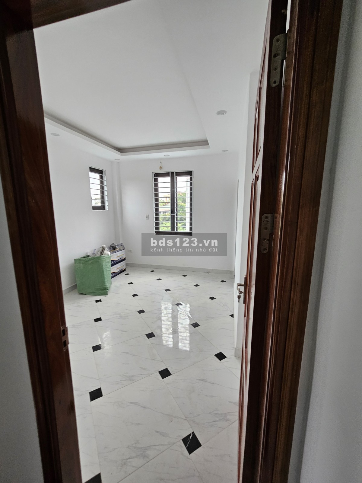 Nhà 3 tầng (53m2 4PN) 2,4 tỷ. Ngay cầu Đại Thành - Đông La, cách KDT Đô Nghĩa 15p