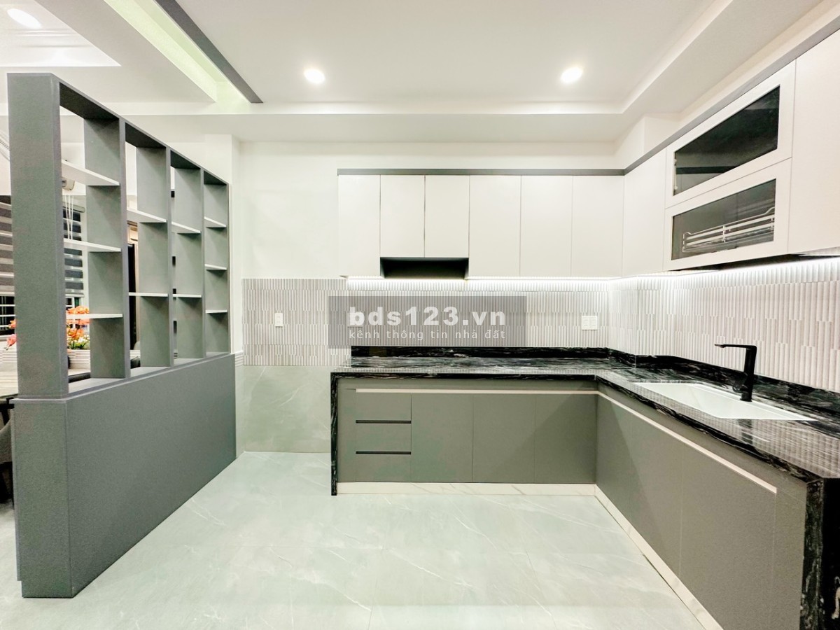 Cần tiền bán nhà đẹp mới xây hẻm xe hơi Huỳnh Tấn Phát, quận 7, giá chỉ 4 tỷ 650 triệu