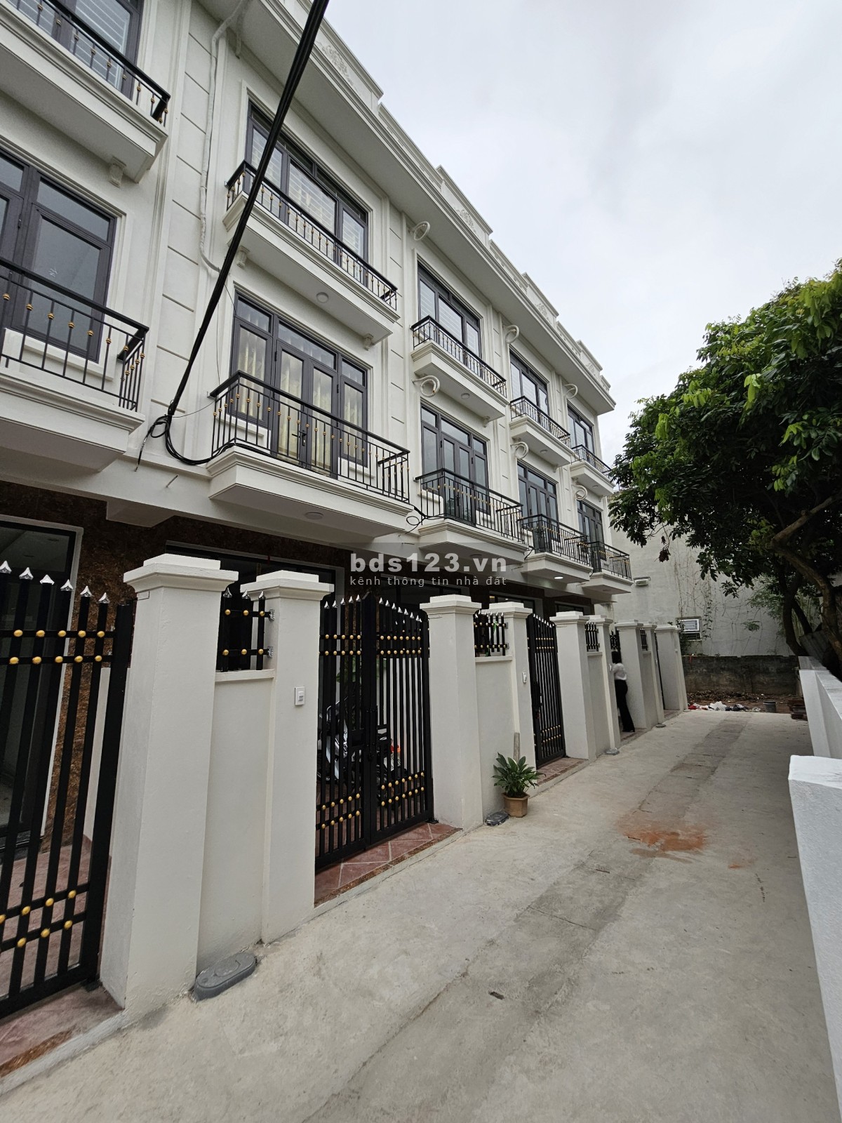 Nhà 3 tầng (40m2 3PN) 2,4tỷ. Ngay cầu Đại Thành - Đông La, cách KDT Đô Nghĩa 15p