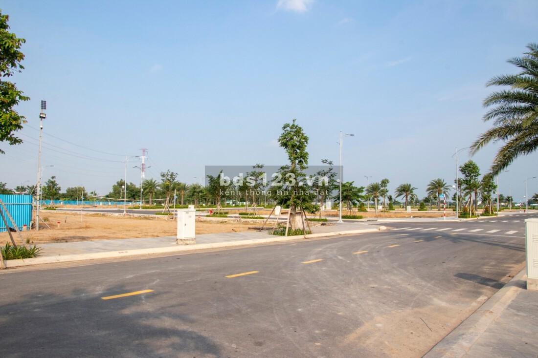 Bán đất 10x30m nhánh đường Chợ Chiều, Đức Hòa Đông, Đức Hòa, Long An giá 2.5 tỷ