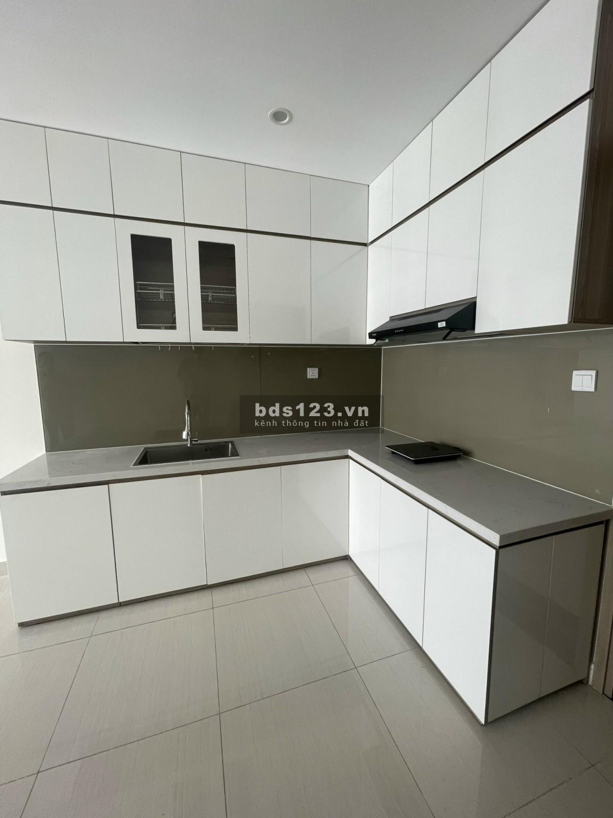 Căn Hộ 3PN 81m2 đã có sổ, view SIÊU ĐẸP 3,3 tỷ Vinhomes quận 9