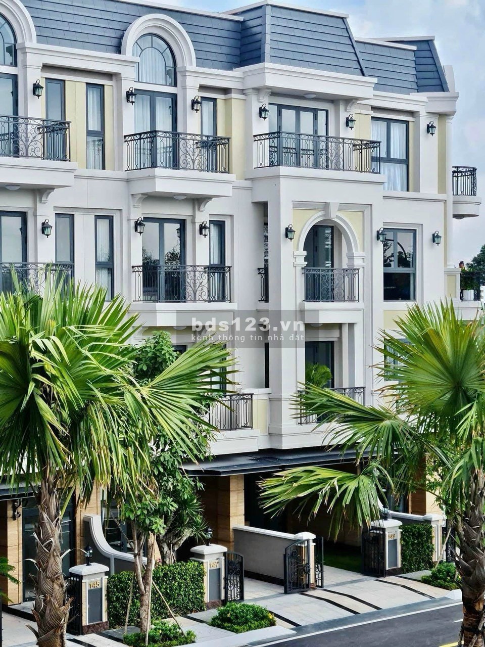 Bán nhà phố đẹp khu compound Khang Điền: 1 trệt 3 lầu, 6PN, 5WC, XD 280m2 giá 18 tỷ