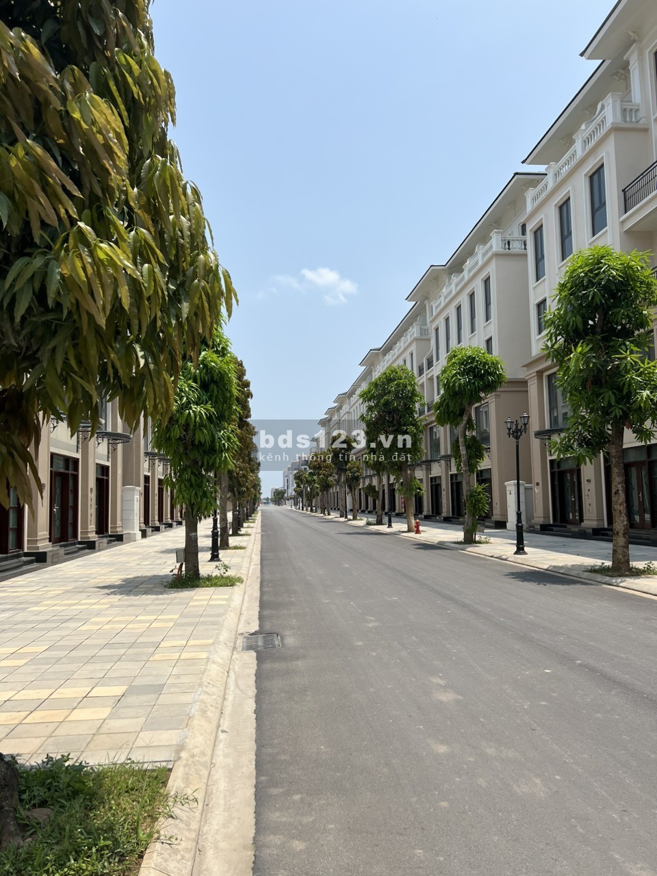 Bán LK- Shop 75m mặt đường chính Vịnh Tây thông tứ phía Vinhomes Ocean Park 3 giá 10 tỷ