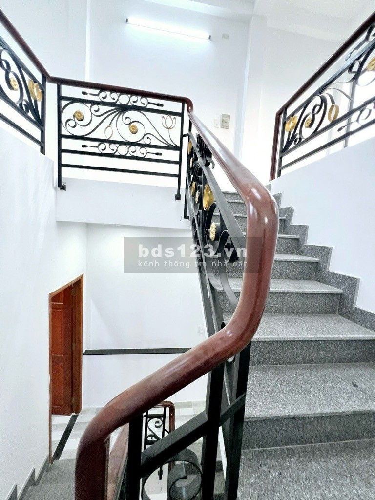 Nhà 4 lầu 108m2 hẻm ô tô (8x14) sát MT Hương lộ 2. Sổ hồng riêng, giá chỉ nhỉnh 6 tỏi