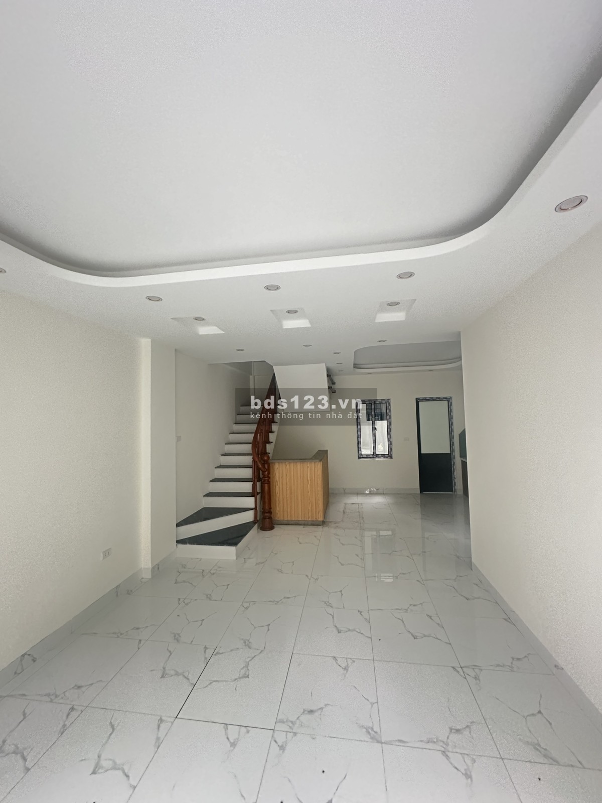 Chính chủ cần bán nhà 56M2, nhà mặt tiền, 5 phòng ngủ, ô tô lùi tận cửa