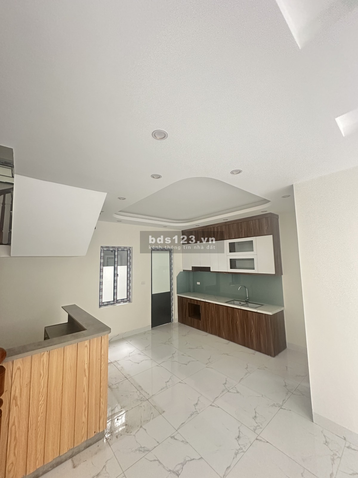 Chính chủ cần bán nhà 56M2, nhà mặt tiền, 5 phòng ngủ, ô tô lùi tận cửa