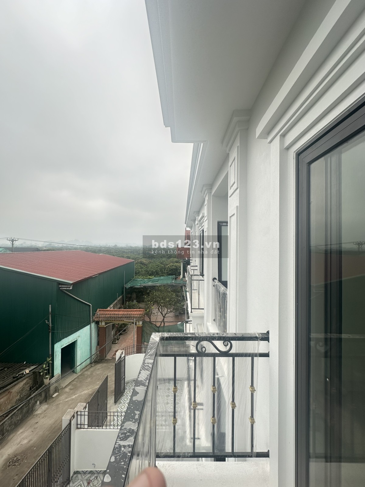 Chính chủ cần bán nhà 56M2, nhà mặt tiền, 5 phòng ngủ, ô tô lùi tận cửa