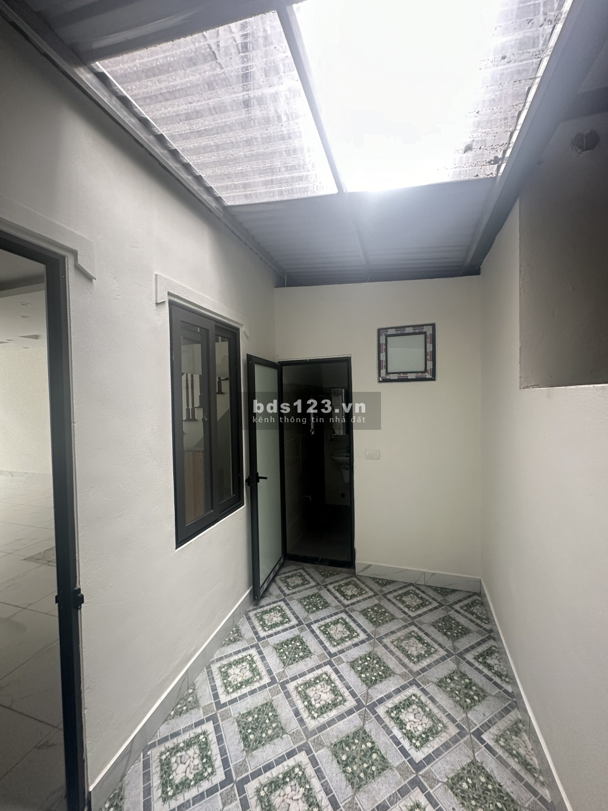 Chính chủ cần bán nhà 56M2, nhà mặt tiền, 5 phòng ngủ, ô tô lùi tận cửa