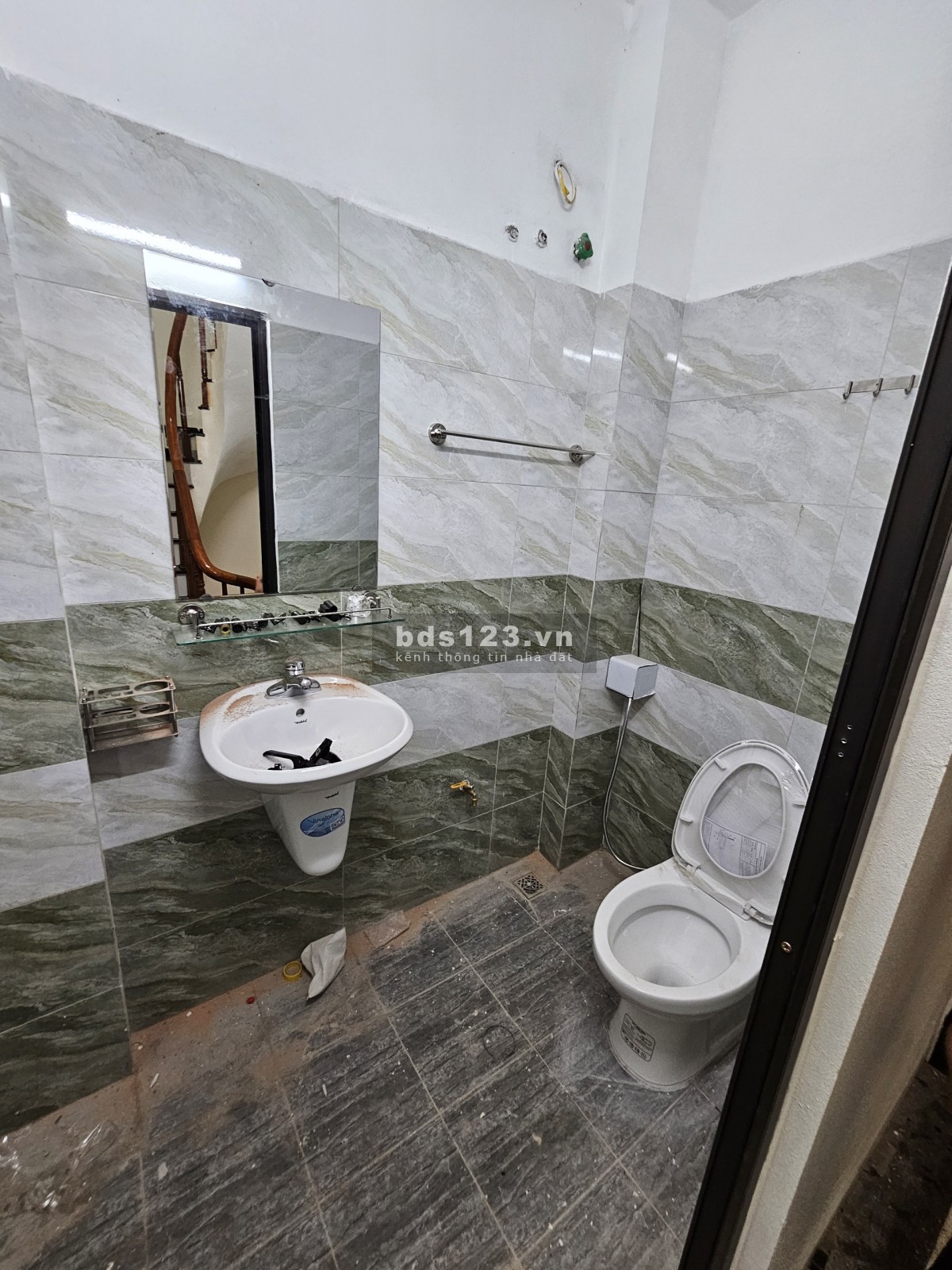 Cực hiếm, bán gấp nhà 3 tầng nội thất đầy đủ ô tô vào ngõ, 2 mặt thoáng chỉ 2,3 tỉ