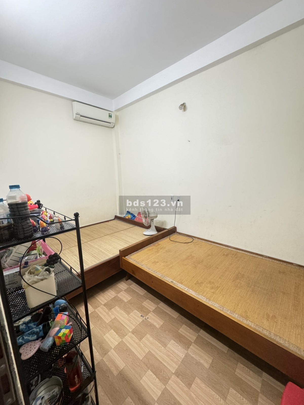 Bán gấp nhà 48m, giá 2.4 tỷ, sổ đỏ trao tay có nhay nhà ở