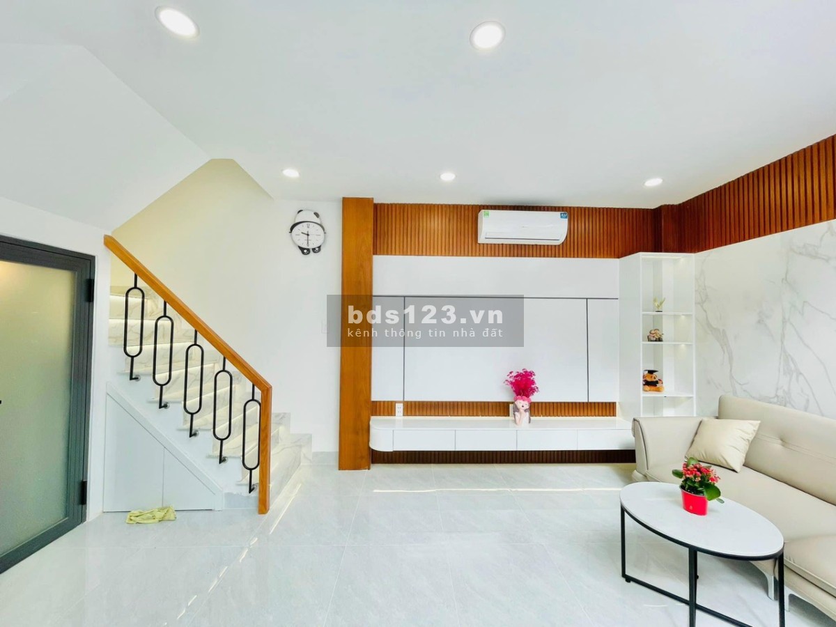 Kẹt tiền bán gấp nhà đẹp ngay khu Vip Lê Quang Định phường 14 Bình Thạnh chỉ 5tỷ2 TL