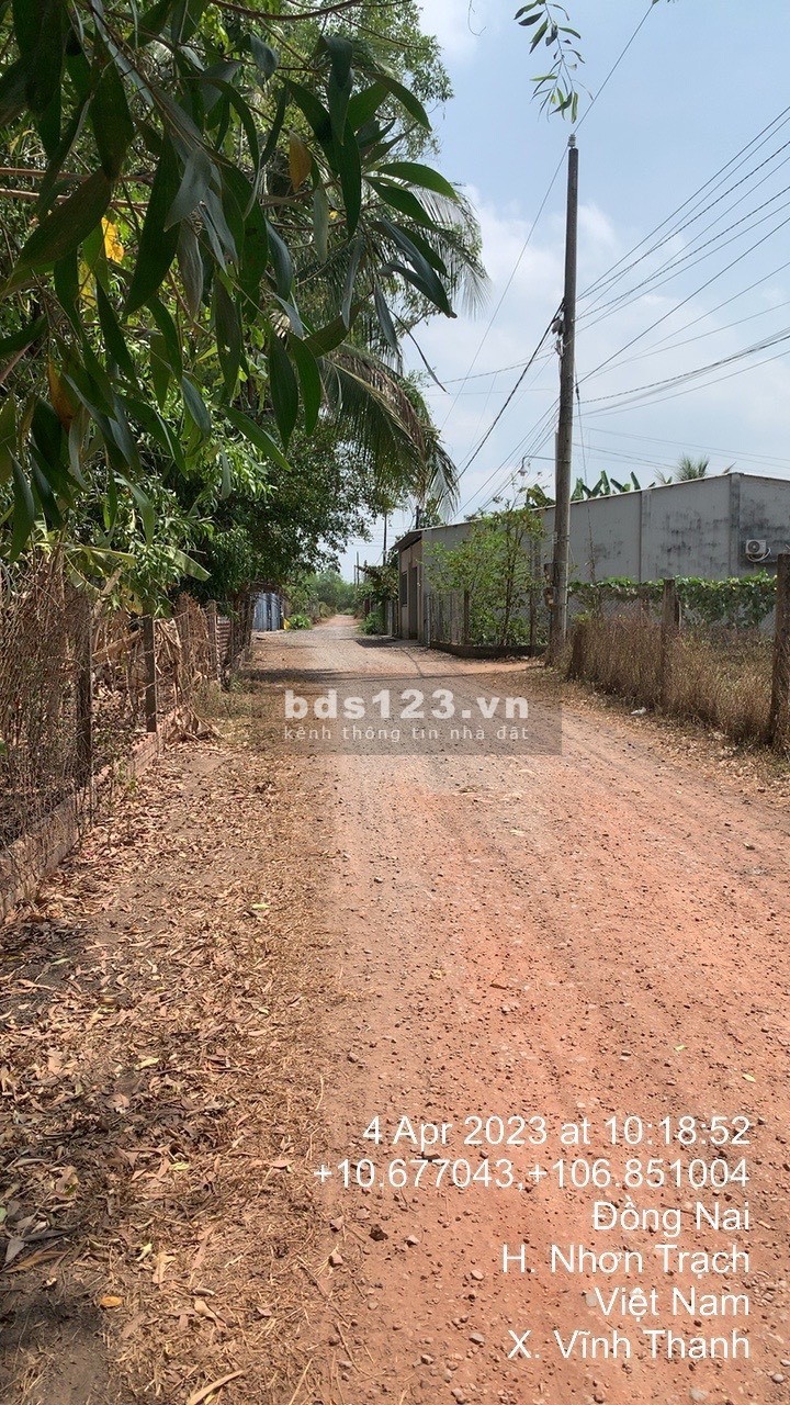 Cần bán thửa đất 713m2 đã có 250m2 thổ cư