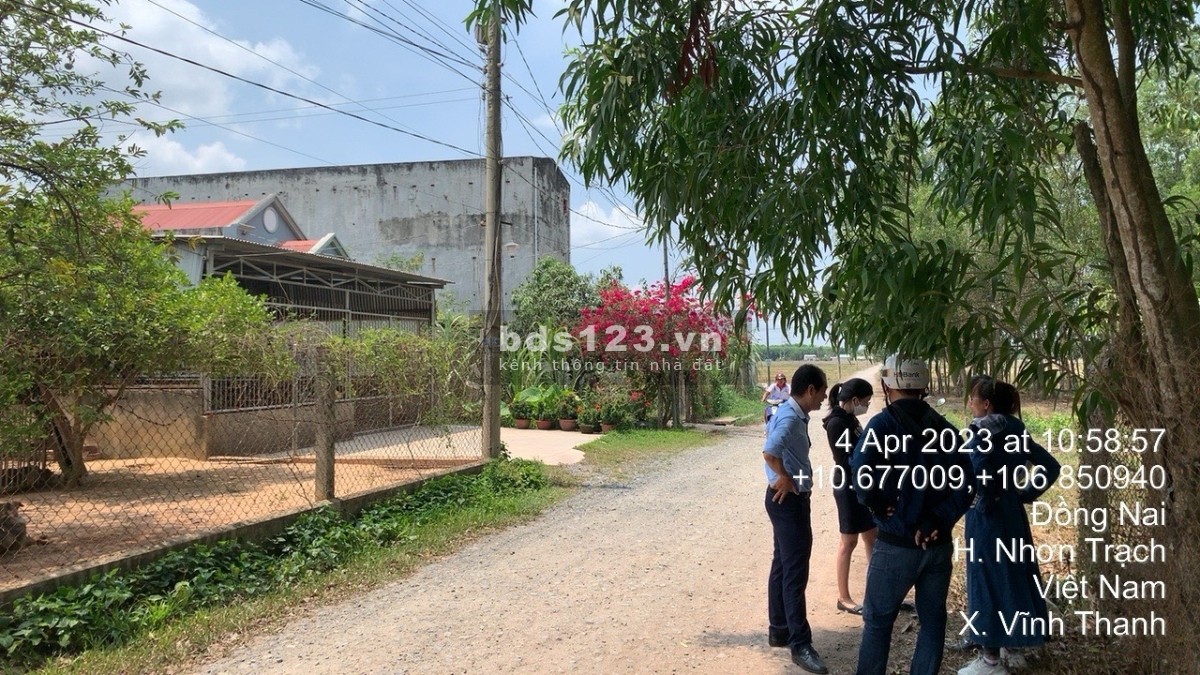 Cần bán thửa đất 713m2 đã có 250m2 thổ cư