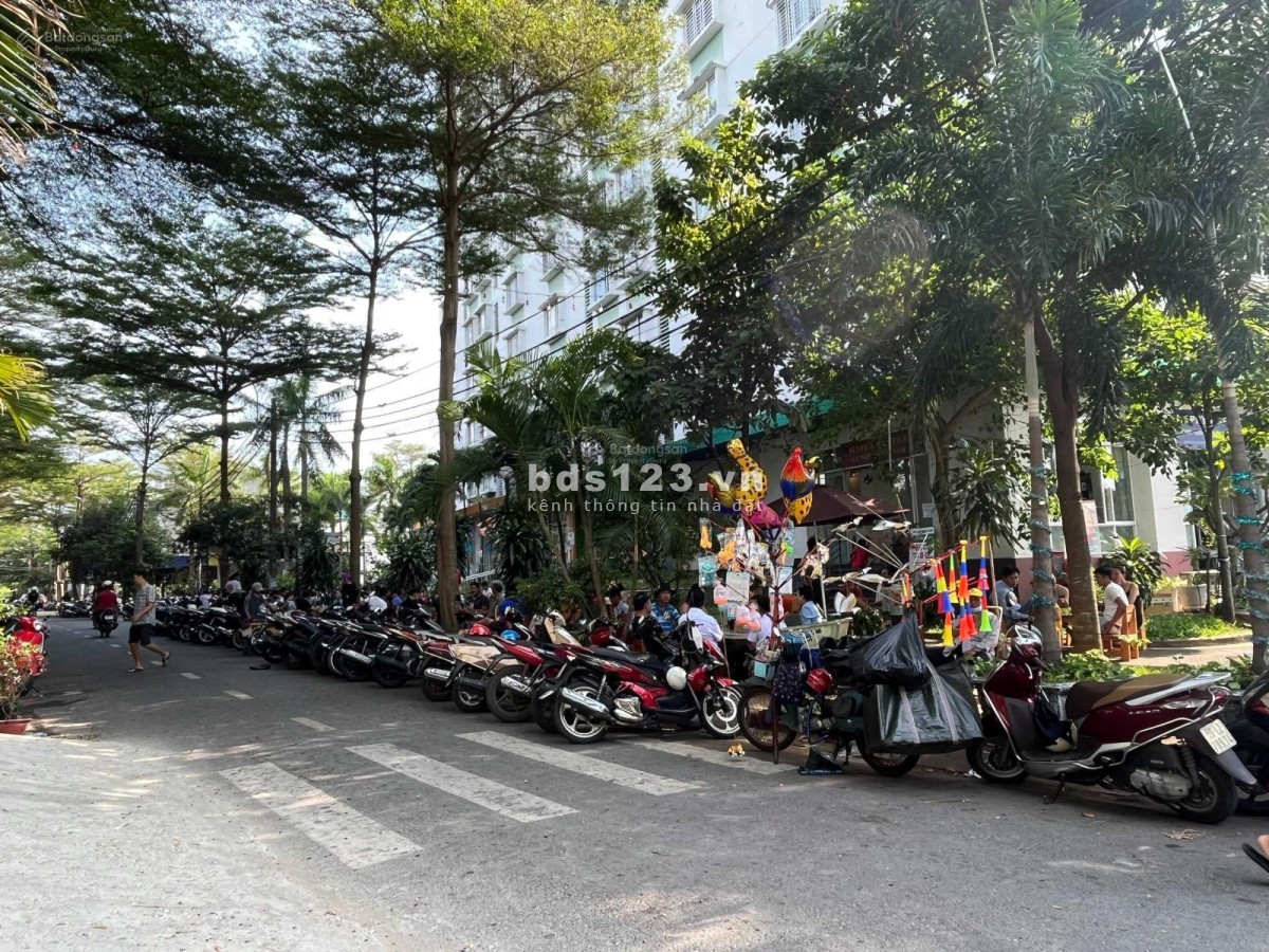 Cần bán 2 lô đất liền kề nhau, view CV nội khu nằm trong KDC Phú Lợi Q8, giá rẻ, phù hợp kinh doanh.