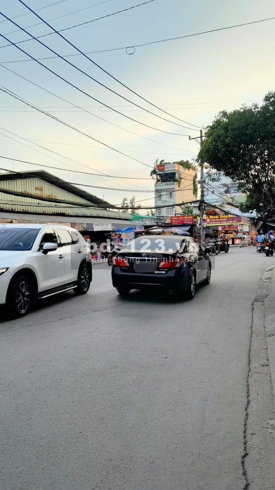 Nhà 4 tầng, lộ giới đường 30m, ngay chợ kinh doanh tốt