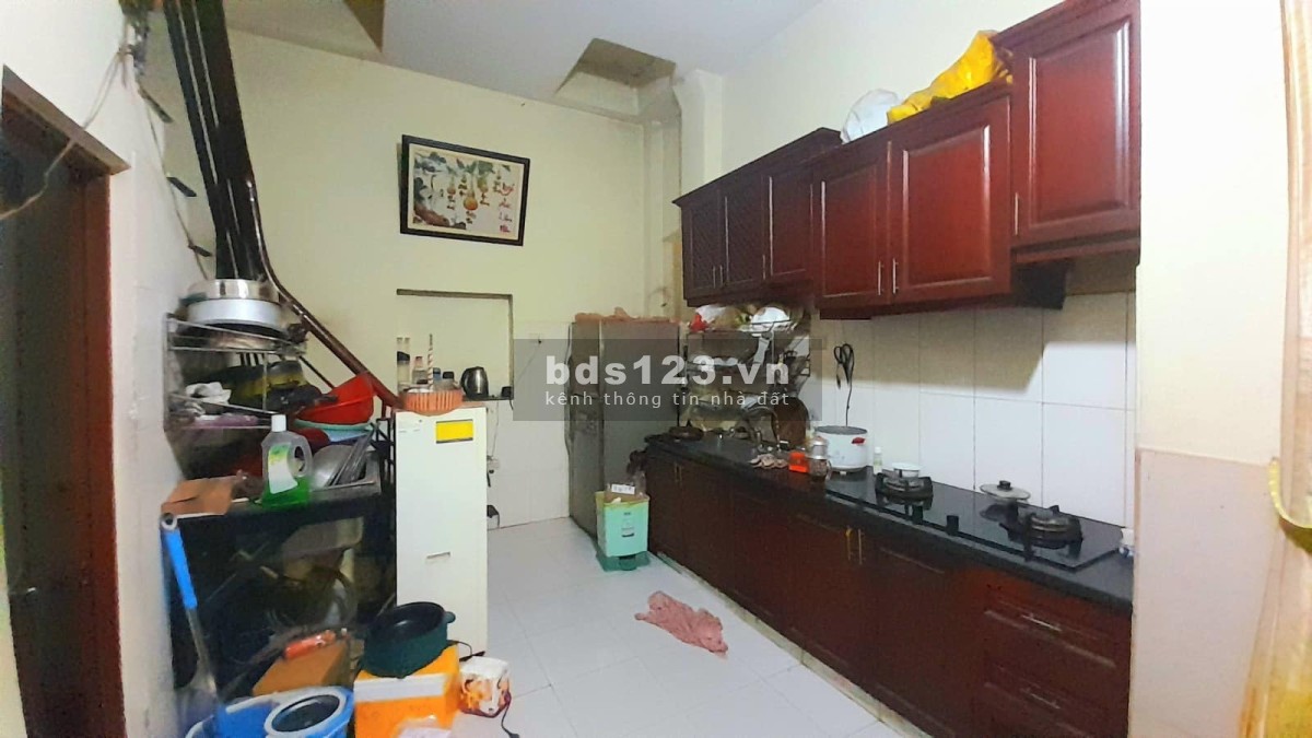 Nhà 4 tầng, lộ giới đường 30m, ngay chợ kinh doanh tốt