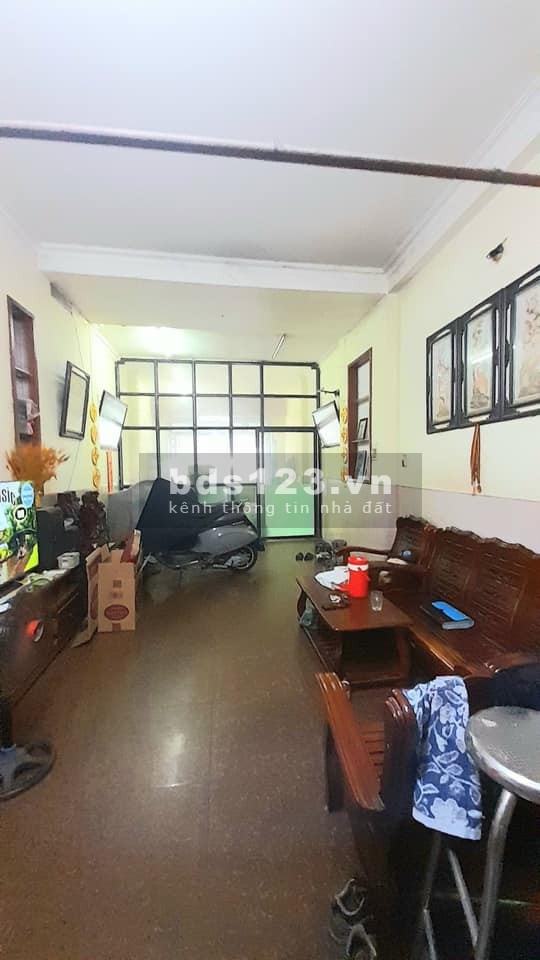Nhà 4 tầng, lộ giới đường 30m, ngay chợ kinh doanh tốt