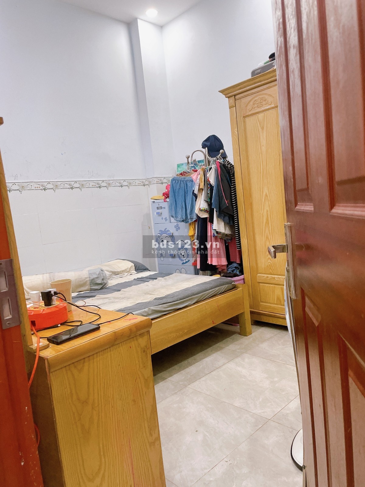 Bán nhà đường 449 Lê Văn việt, hẻm ô tô, giá bán 5.8 tỷ, DT 61m2, MT 8m, Ôtô đỗ cửa.