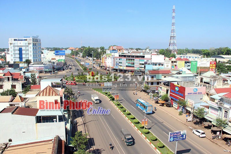 Đất trung tâm thành phố Đồng Xoài, mặt tiền đường nhựa 32m, sổ sẵn. chỉ 3xx/250m2.