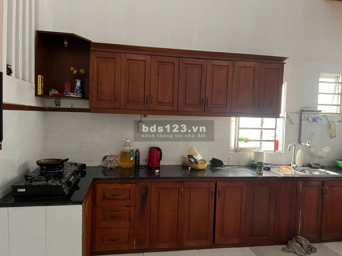Bán nhà mặt tiền ngay chợ Trịnh Thị Đôi, quận 12