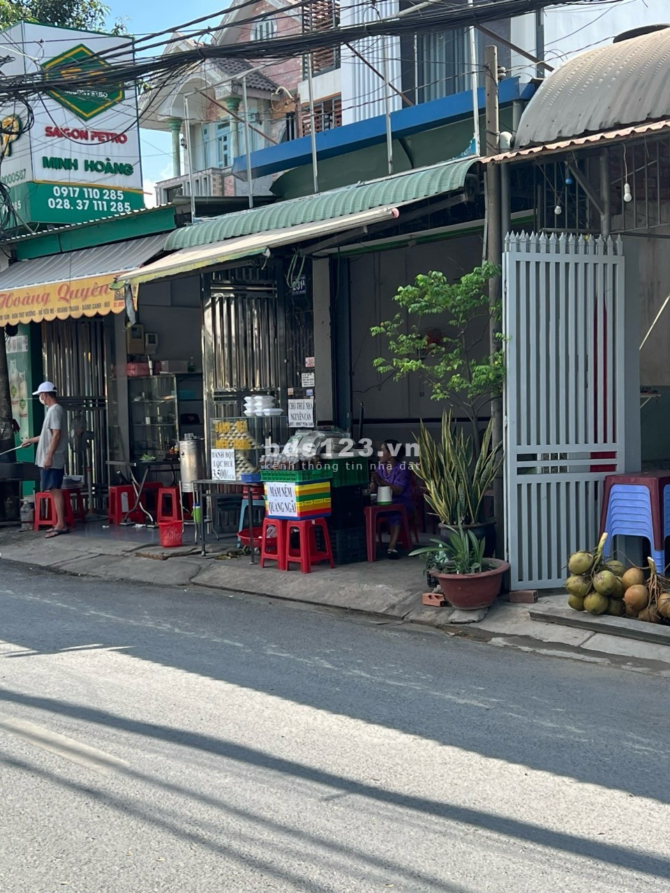 Bán nhà mặt tiền ngay chợ Trịnh Thị Đôi, quận 12