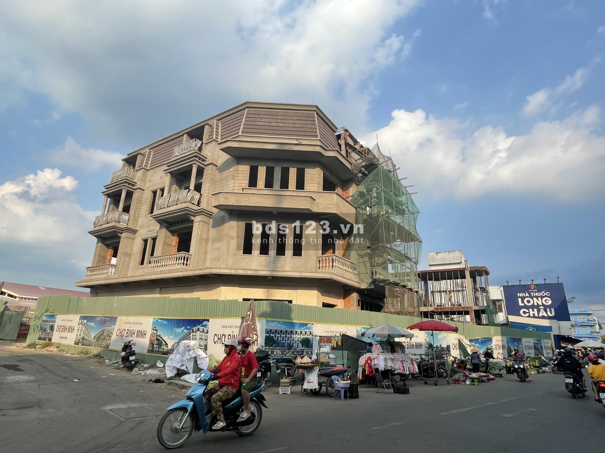 Bán nhà phố 1 trệt 3 lầu Thị Xã Bình Minh
