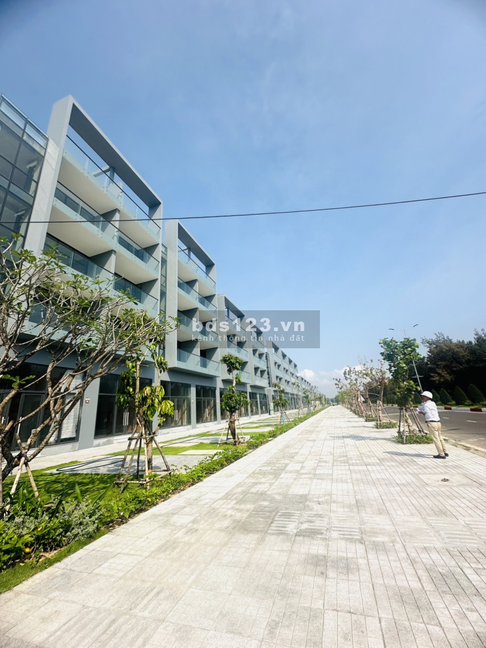 Chỉ từ 3ty6/ NHHT 70% Sở hữu ngay nhà mặt phố sát biển Phú Yên, 5 tầng, DT 6x18m, sổ riêng