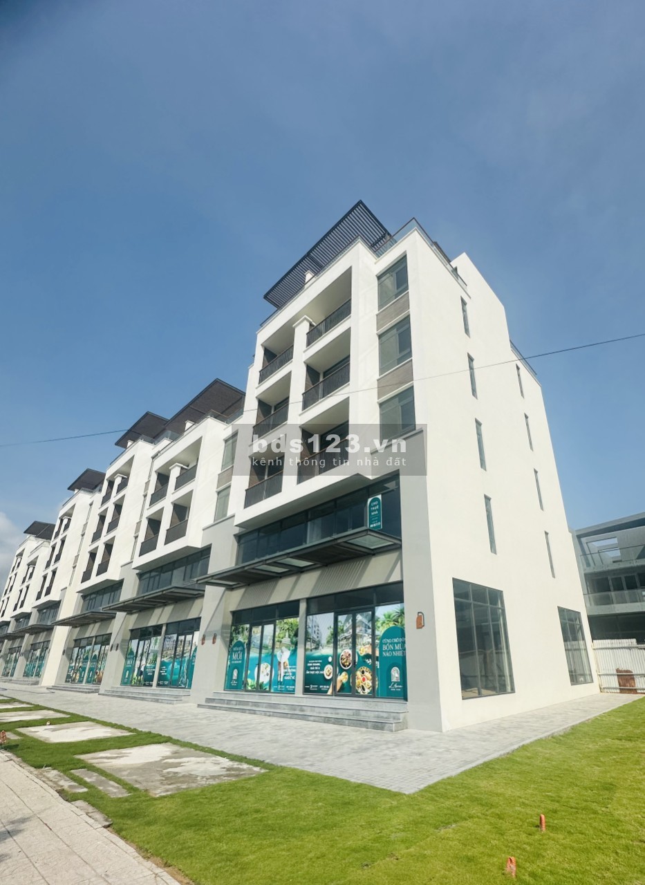 Chỉ từ 3ty6/ NHHT 70% Sở hữu ngay nhà mặt phố sát biển Phú Yên, 5 tầng, DT 6x18m, sổ riêng