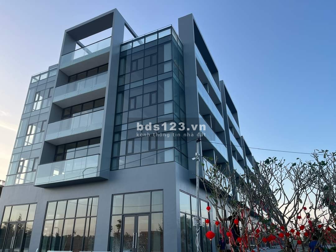 Chỉ từ 3ty6/ NHHT 70% Sở hữu ngay nhà mặt phố sát biển Phú Yên, 5 tầng, DT 6x18m, sổ riêng