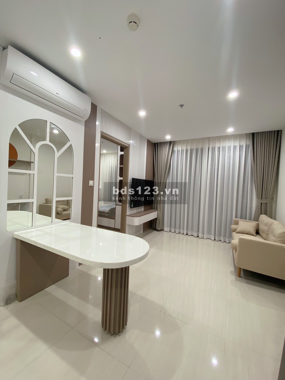 Cho thuê căn 2PN full nội thất mới 100% Vinhome grand park Quận 9.