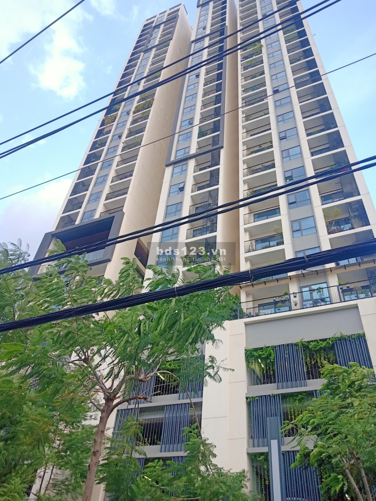 Bán nhà hẻm xe hơi Đường CMT8 Quận 10 mặt tiền kinh doanh đúc 4 tầng BTCT nhỉnh 10tỷ