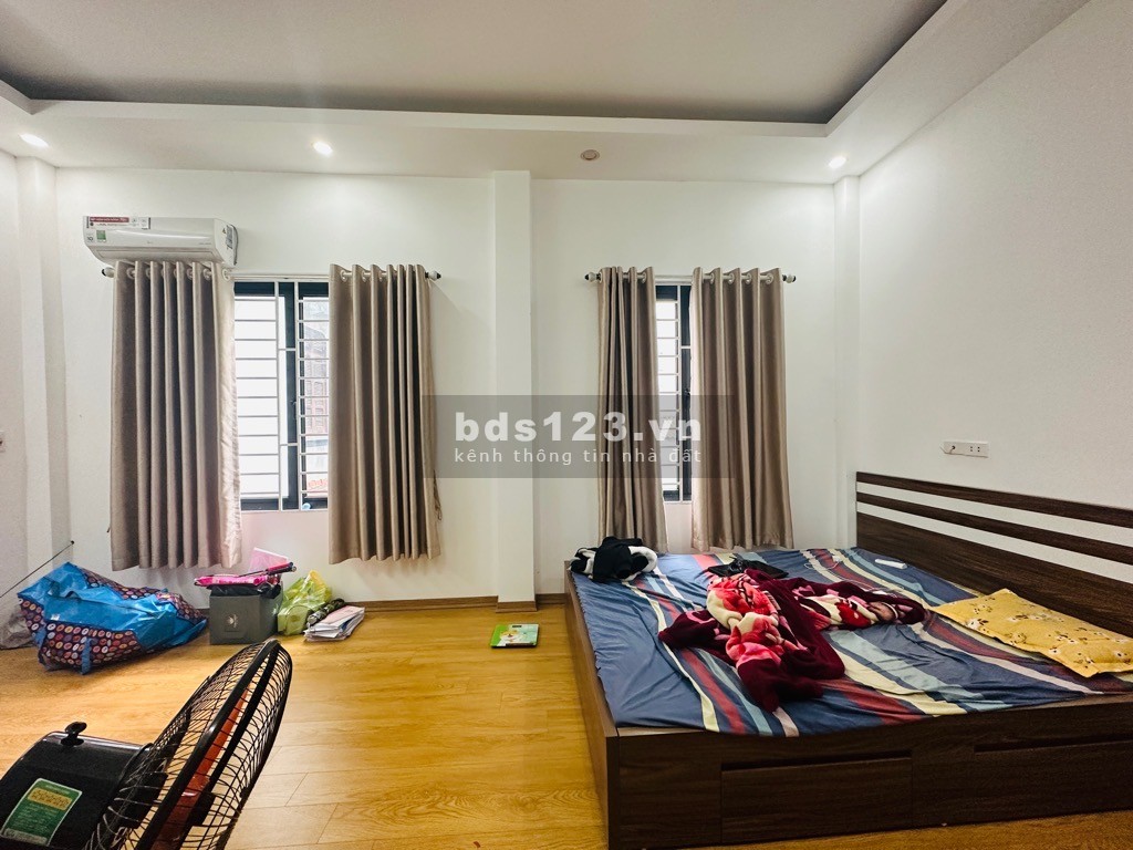 Nhà đẹp như tranh vẽ - Nguyễn Văn Cừ 40m2 - 5 tầng - Giá chỉ 5 tỷ