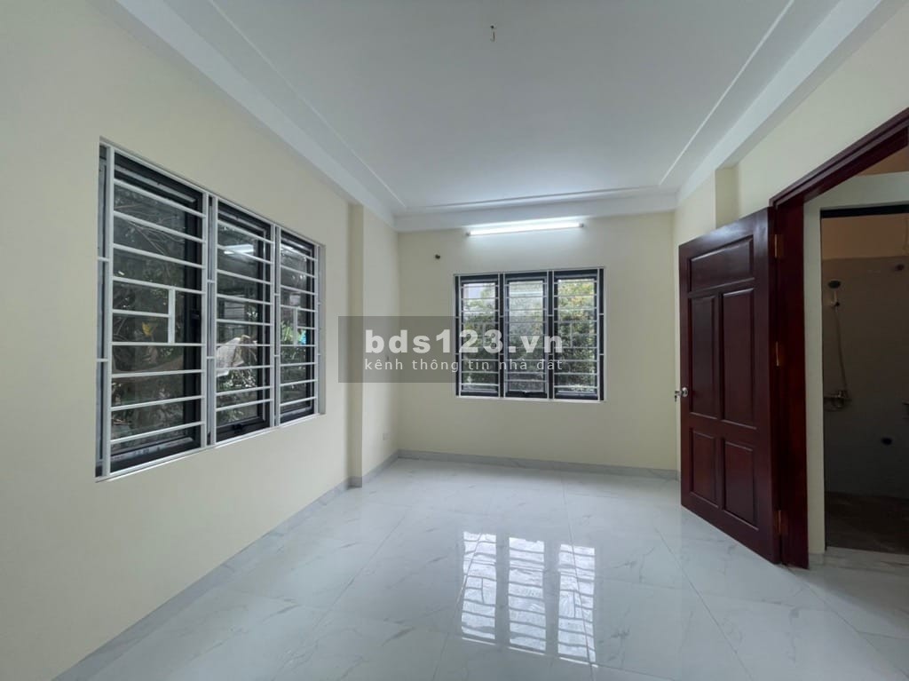 Chính chủ bán nhà 45m2, full nội thất, gần chợ, ôtô đỗ cửa giá 1.75 tỷ