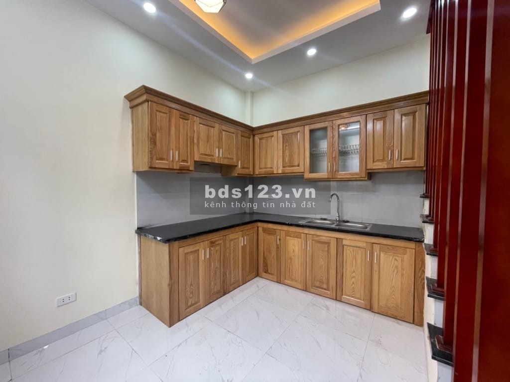 Chính chủ bán nhà 45m2, full nội thất, gần chợ, ôtô đỗ cửa giá 1.75 tỷ