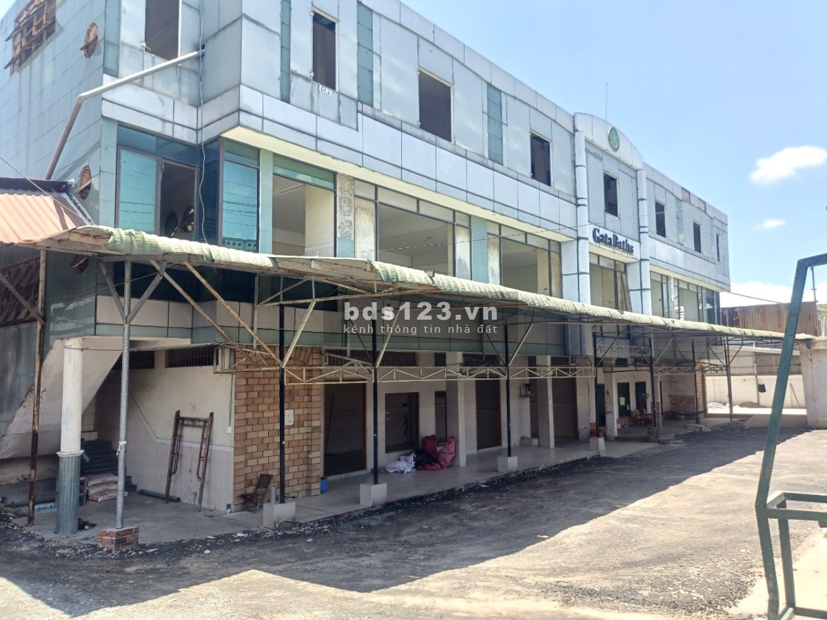 Cho thuê văn phòng - Nhà kho & bãi giữ xe Ô Tô 1085 Tạ Quang Bửu P6 Q8