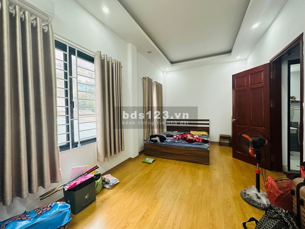 Nhà đẹp như tranh vẽ - Nguyễn Văn Cừ 40m2 - 5 tầng - Giá chỉ 5 tỷ