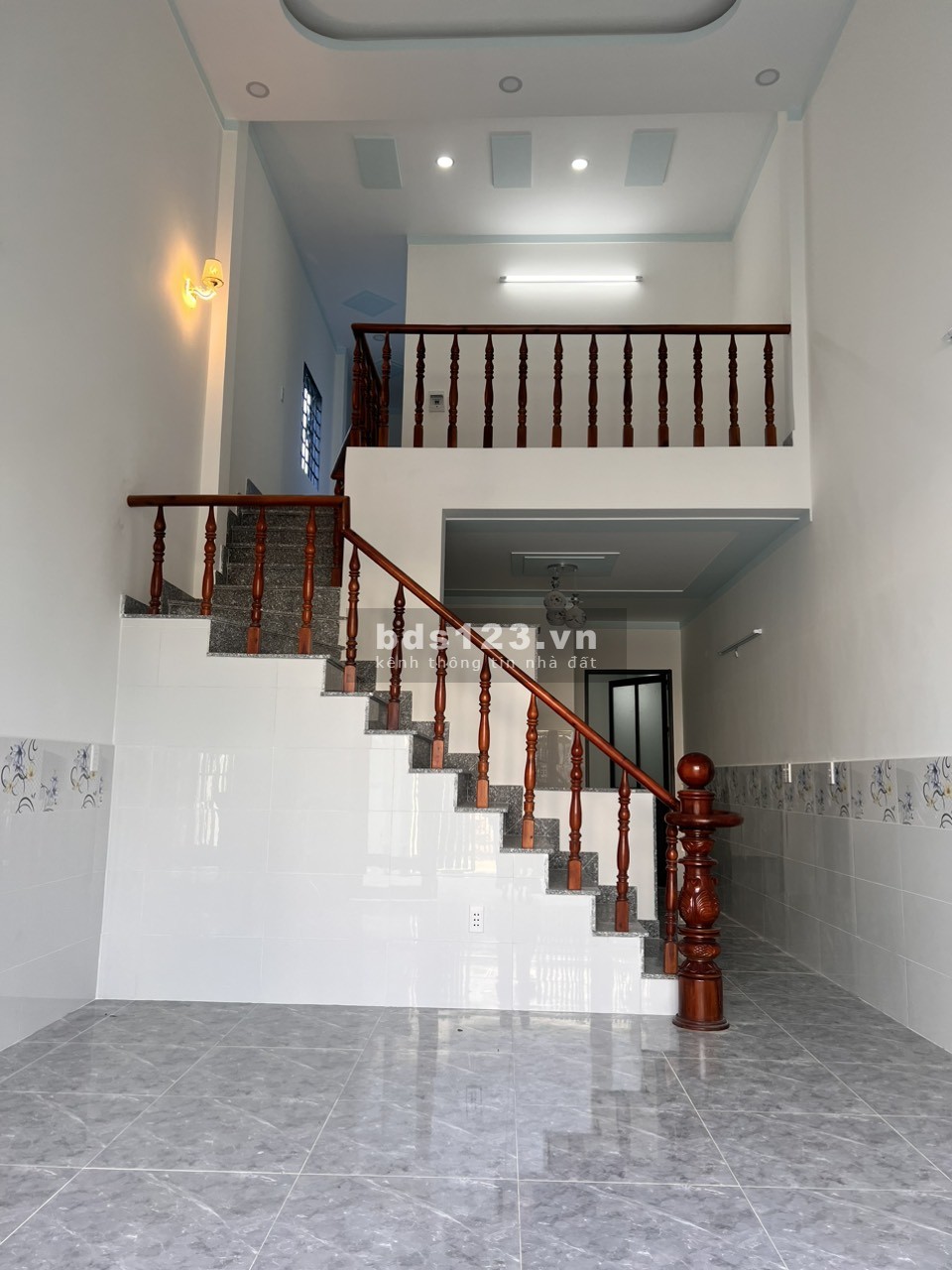 Bán nhà gấp phường tân hạnh 80m2 có sân đậu xe 7 chỗ