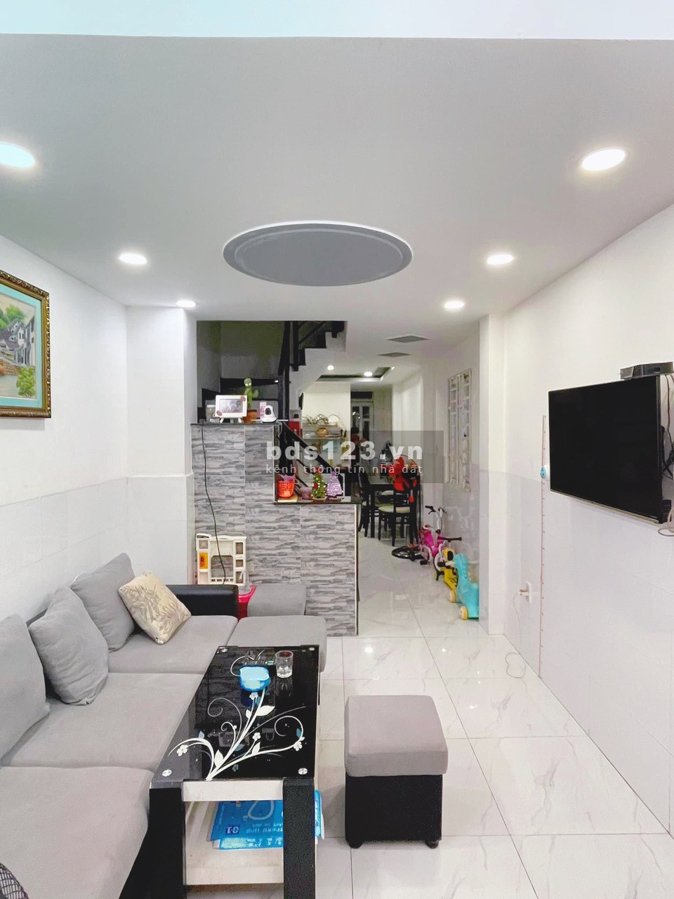 Cần tiền bán gấp nhà cạnh sân bay Trường Sơn, Phường 2, Quận Tân Bình. Giá 3 tỷ TL, hẻm 1 sẹc SHR