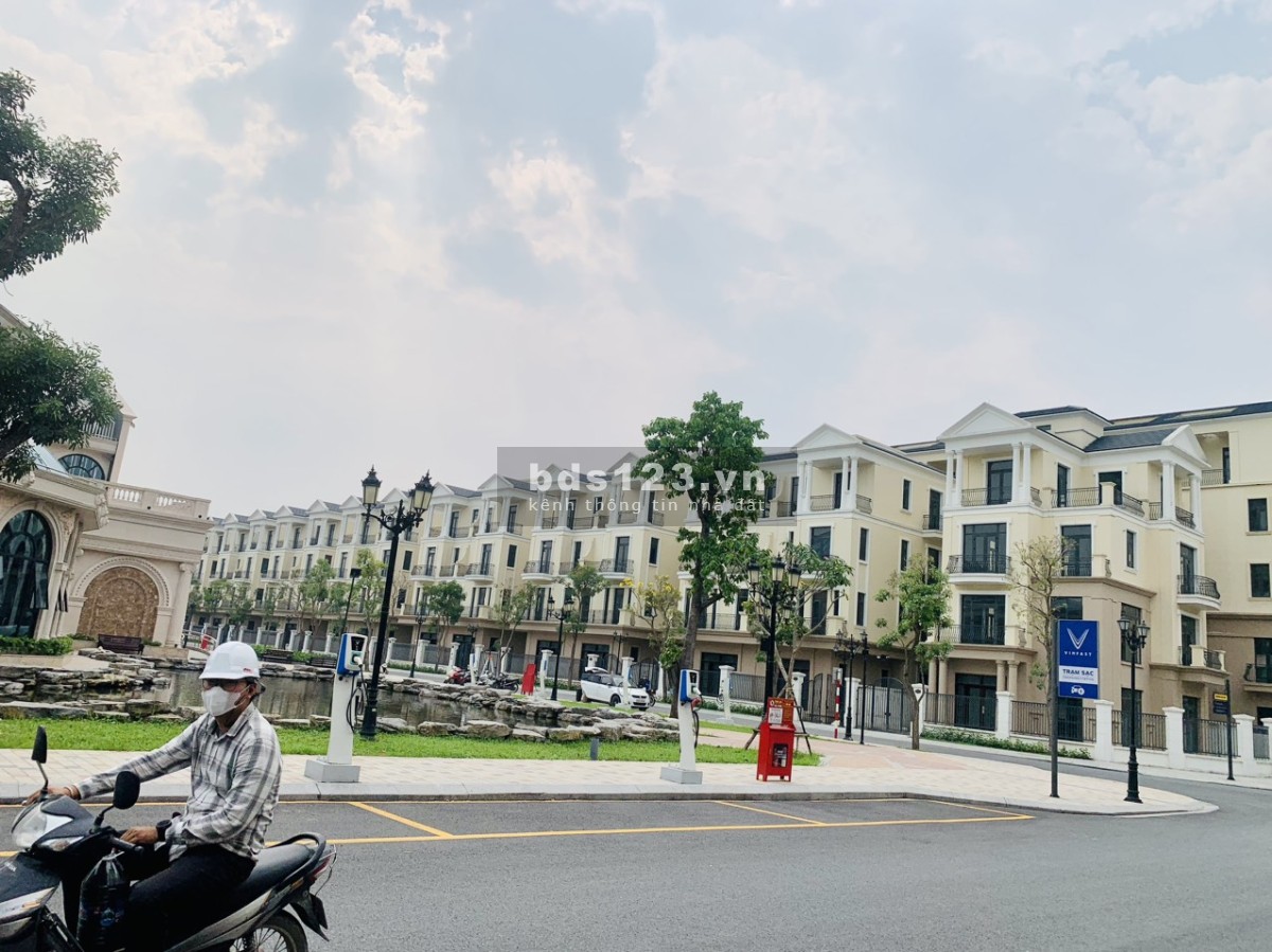 Bán nhanh căn BT Tứ Lập siêu đẹp ngay cạnh bể bơi Pha Lê - Phân khu Đảo Dừa - Vinhomes Ocean Park 2