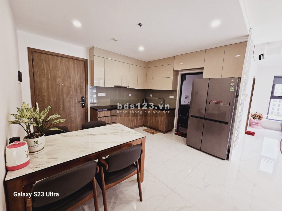 Cho thuê 3PN Diamond Plus, 117m2, view đại lộ, full nội thất, giá 30tr/tháng, nhà mới ở ngay