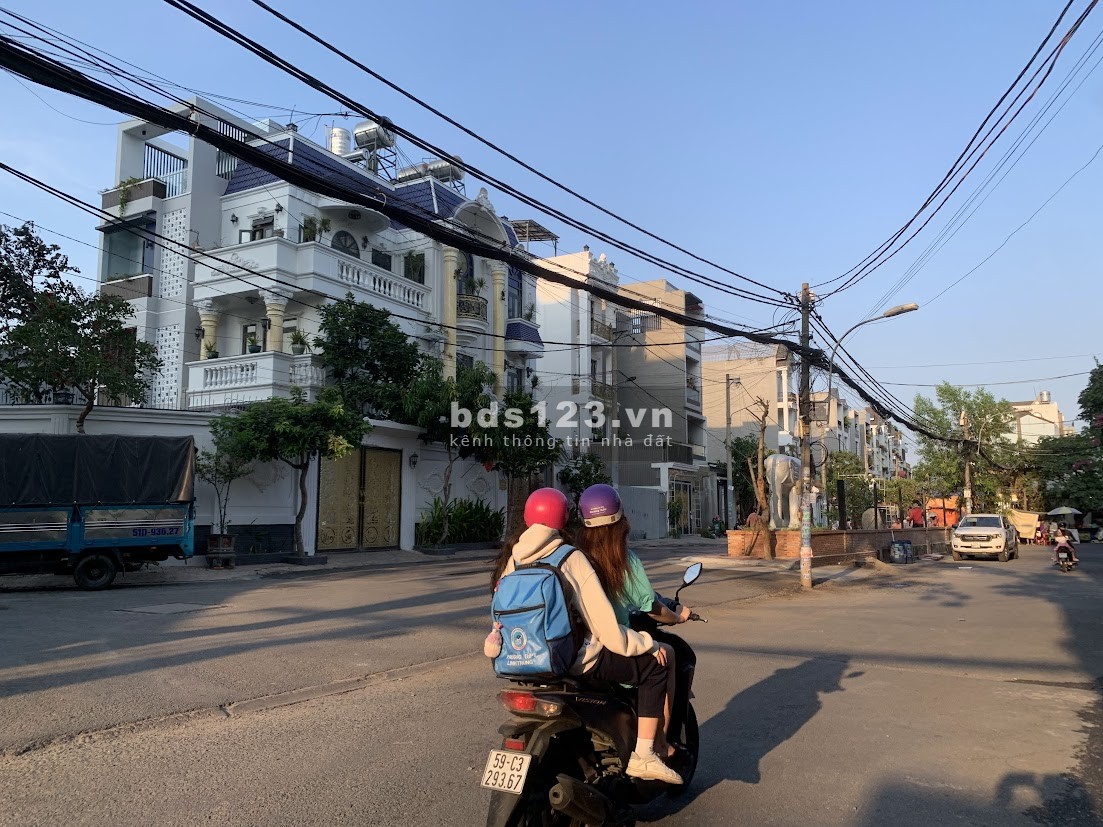 (Thủ Đức) nhà đẹp hxh Lê Văn Chí, Linh Trung 54m2 3 tầng 4.68 tỷ.
