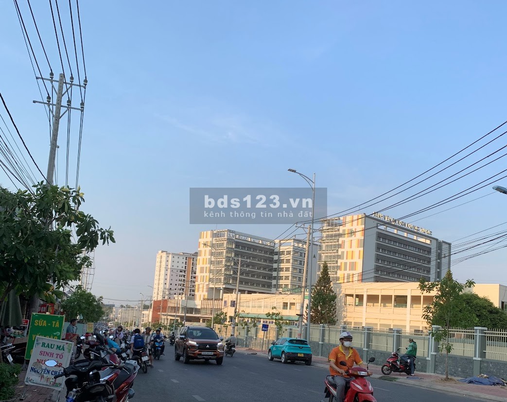 (Thủ Đức) nhà đẹp hxh Lê Văn Chí, Linh Trung 54m2 3 tầng 4.68 tỷ.