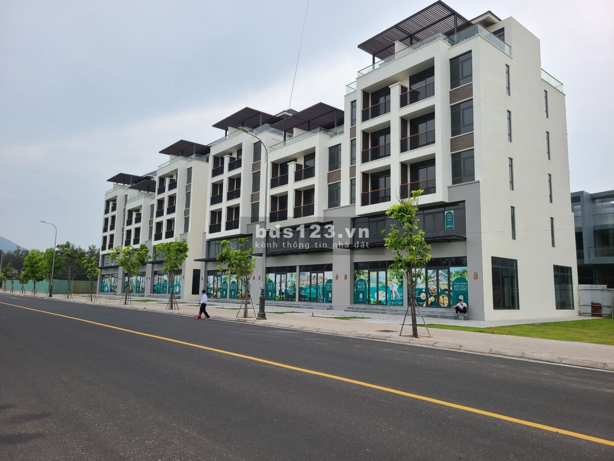 Cần bán nhà 1 trệt 3 lầu. Thích hợp làm văn phòng